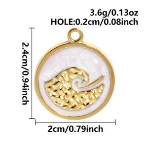 Pendentif rond vague dorée avec émail blanc, accessoire de bijoux DIY élégant.