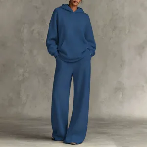 Zweiteiliges Damen-Set mit übergroßem marineblauem Kapuzenpullover und weiter Hose