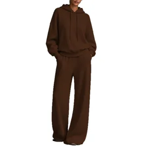 Gemütliches zweiteiliges braunes Oversize-Kapuzenpullover- und Sweatpants-Set Damen