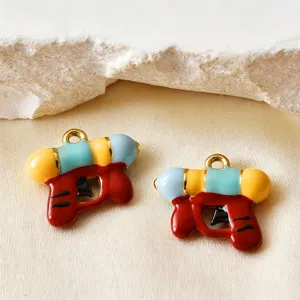 Süßer Cartoon Wasserpistole Emaillierter Metall Anhänger für DIY Halskette Schlüsselanhänger Schmuck