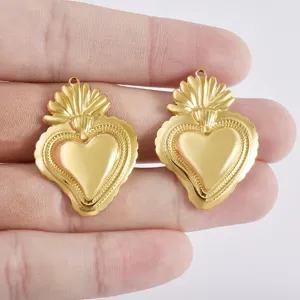 Ciondoli a cuore dorati in acciaio inox, set di due ciondoli fiamma dettagliati per gioielli.