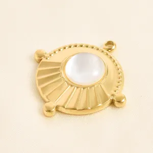 Goldfarbener Edelstahl runder Anhänger Detail, weiße Steineinlage DIY Schmuck Zubehör.