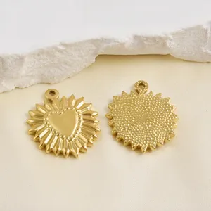 Ciondoli charm cuore sole placcati in oro in acciaio inossidabile dettagli gioielli.