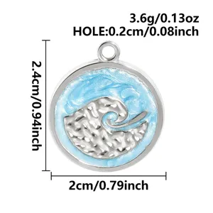 Détail du pendentif rond vague argentée avec émail bleu, taille 2.4x2cm et trou de 0.2cm DIY.