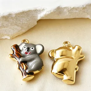 Schattige koala geëmailleerde metalen hanger roestvrijstalen bedel voor diy sieraden detail weergave