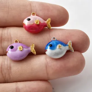 Schattige emaille vis bedels voor sieraden maken, kleine roestvrijstalen accessoires.