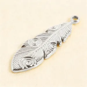 Edelstahl Feder Anhänger DIY Schmuck Zubehör silberne Halskette Detailansicht für Accessoire.