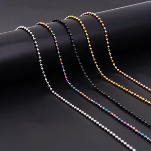 Detailaufnahme bunten 2,2mm Edelstahl Perlenketten für DIY Schmuck Design Zubehör