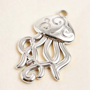 Colgante de medusa hueco elegante con esmalte rosa, perfecto para accesorios de joyería DIY.