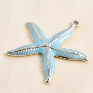 Pendentif étoile de mer en émail bleu, charm argenté pour la création de bijoux artisanaux.