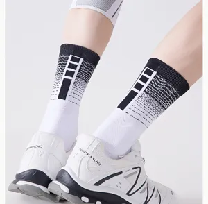 Calze sportive basket uomo metà altezza ammortizzamento traspirante bianco nero