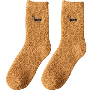 Chaussettes mi-hautes épaisses en polaire corail pour homme, camel uni avec broderie tekel mignonne.