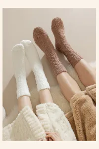 Comode calze morbide in peluche per donna, calde calze invernali per la casa relax.
