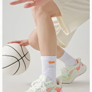 Men's mid-tube basketball socks, professional athletic running shock-absorbing athletic sports socks.