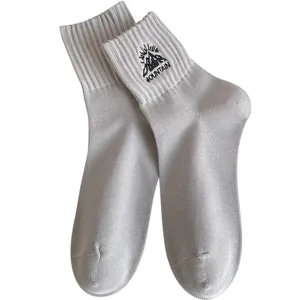 Men's grey cotton crew socks with embroidered mountain design for casual and sports wear.