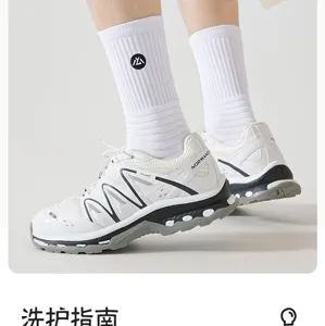 Detailansicht professioneller Sportsocken für Herren mit bequemer Frotteesohle für Sport.