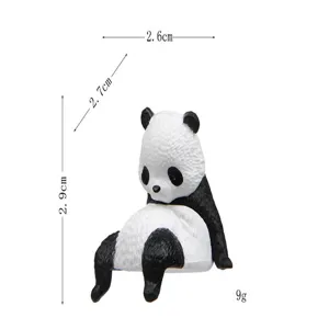 Gedetailleerd overzicht van het schattige mini-pandabeeldje met exacte afmetingen en gewicht.