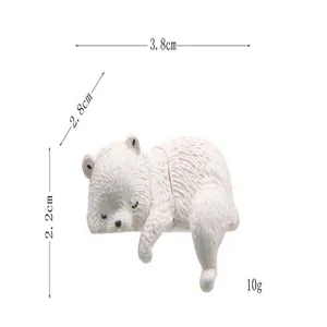 Süße schlafende Eisbär Miniatur Kunstharz Figur für Auto Innenraum und Mikrolandschaft.
