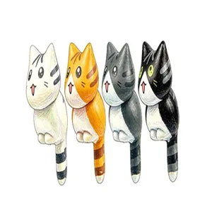 Detail van schattig tekenfilmkattenBeeldje, charmant ontwerp met gestreepte staart.