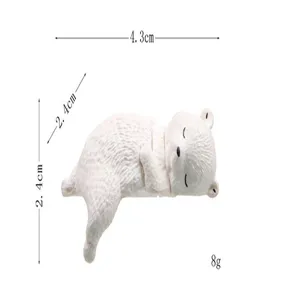 Süße schlafende Eisbär-Figur, Mini-Harz-Tierornament für Auto-Innenraum und Schreibtisch.