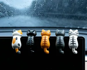 Figure di gatto appese carine per cruscotto auto e display, set di 5 mini ornamenti decorativi.
