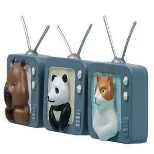 Simpatici magneti da frigorifero in resina TV retro con design di animali 3D come panda e gatto.