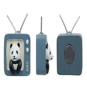 Magnete per frigorifero con panda e TV, design creativo e simpatico per decorazione casa.