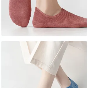 Women's low-cut boat socks summer thin invisible cotton socks with non-slip silicone heel.