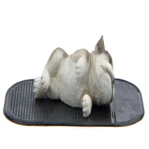 Niedliche schlafende Bulldogge Harz Auto Ornament mit Anti-Rutsch-Matte fuer Dashboard