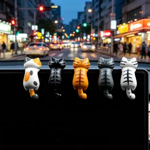 Set di 5 simpatici gattini da appendere, decorazione creativa per interni auto e schermo.