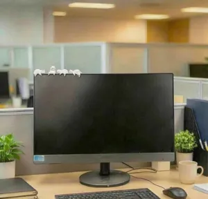 Süße Eisbär Monitor Figur Desktop Ornament kreative Harz Tier Spielzeug für Schreibtisch Deko