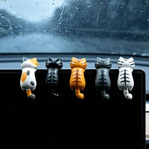 Simpatici ornamenti per auto gatti set da 5, decorazioni creative per display.