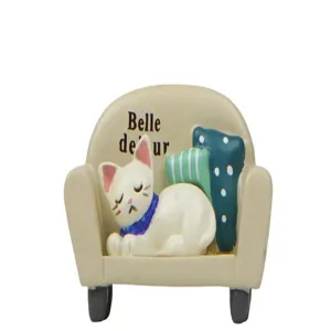 Miniature resin cat sofa ornament sleeping kitty figurine for garden moss succulent decor