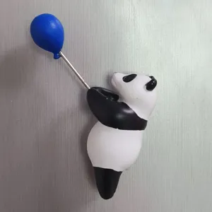 Niedlicher 3D Panda Kuehlschrankmagnet mit blauem Ballon, Harz Heimdeko fuer die Kueche.