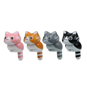 Niedliche hockende Katzen Mini Figuren Set, perfekt für DIY Schlüsselanhänger und Autozubehör.