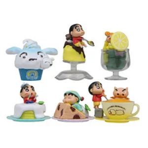 Nahaufnahme Details vom Crayon Shin-chan Miniatur Cartoon Figuren Set, süße Deko und Spielzeug.