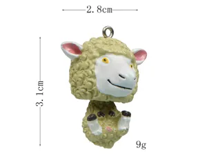 Detailansicht des niedlichen Cartoon-Schaf-Anhängers mit Maßen 2.8x3.1cm und Gewicht 9g.