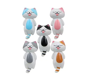 Nahaufnahme der süßen schlafenden Katzenfiguren, Mini Harz Tierspielzeug für Gartendeko.