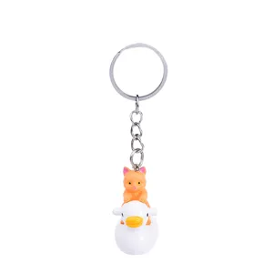 Lindo portachiavi gatto cartone animato su anatra, ciondolo creativo in metallo per borsa.