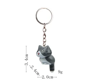 Detailopname van de schattige katten sleutelhanger met nauwkeurige afmetingen en licht.