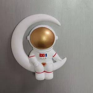 Süßer Astronaut Mondsichel Kühlschrankmagnet Harz dekorativer Aufkleber für Küche Büro