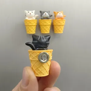 Süßer Katzen Eiswaffel Kühlschrankmagnet, Tier Magnetsticker für die Heimdekoration Detail.
