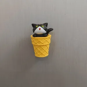 Süßer Katzen Eiswaffel Kühlschrankmagnet, kreativer tierischer Magnetaufkleber für Dekoration.