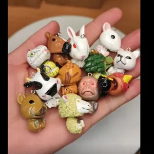 Süße 12 chinesische Sternzeichen Anime Charms aus Harz DIY Schlüsselanhänger Zubehör.