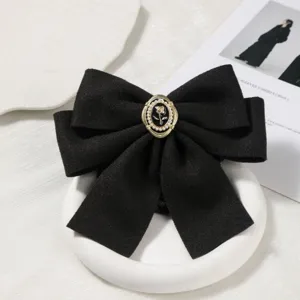 Pince a cheveux noeud en tissu noir avec centre rose dore vintage pour femmes elegantes au bureau.