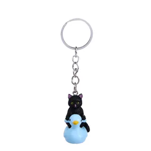Portachiavi gatto nero su anatra blu, simpatico accessorio per borsa e chiavi auto divertente.
