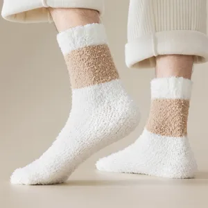 Gemütliche dicke Korallenfleece Bodensocken für Herren Winter warme Heim Schlafsocken.