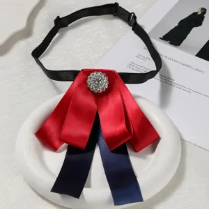 Femme Élégante Nœud Papillon Broche Strass Perle Collier Fleur Chemise Cravate