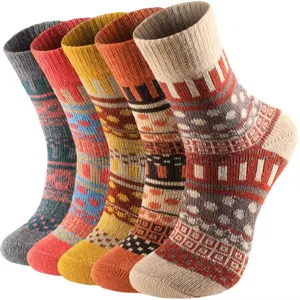 Dicke warme Wollsocken für Damen, gemütliche vintage ethnische Strick Socken im Set.