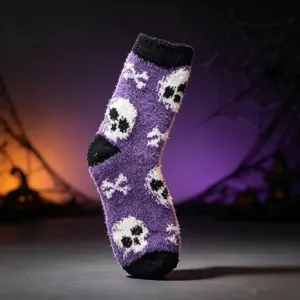 Halloween Calcetines peludos y suaves con calavera, calcetines morados térmicos para casa.